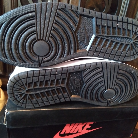 Jordan 1 - Picture 2 of 7